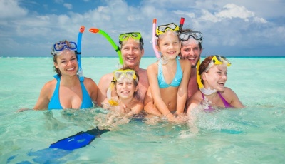 family-taking-scuba-diving-lessons.jpg
