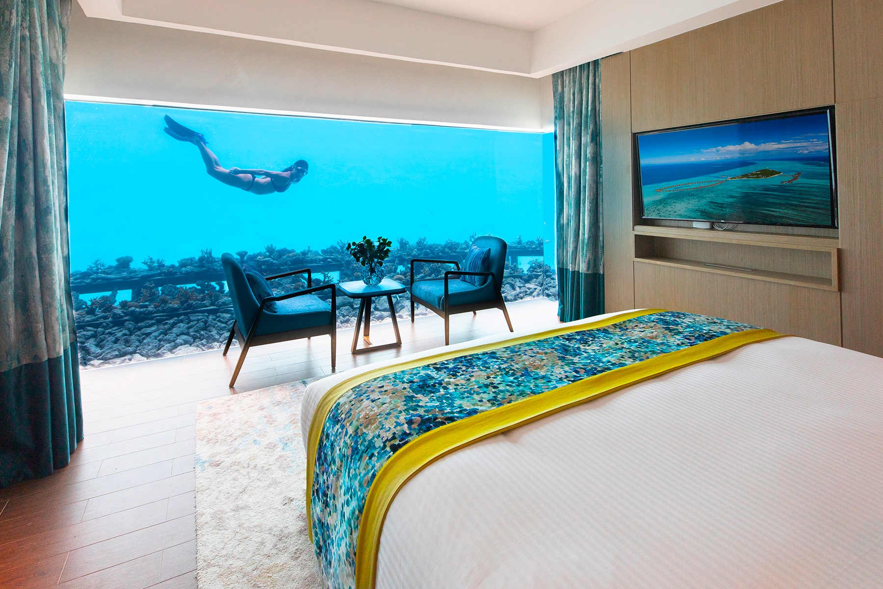 underwater-bedroom-maldives.png