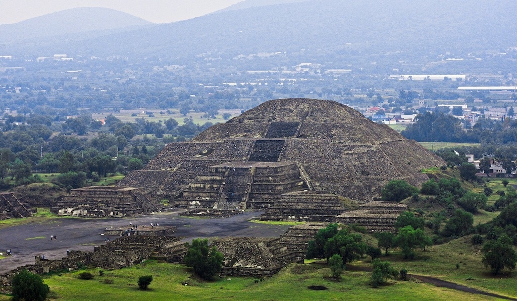 teotihuacan-6356847_1920.jpg